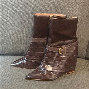 Elegant Brown Croc-Embossed Wedge Boots
